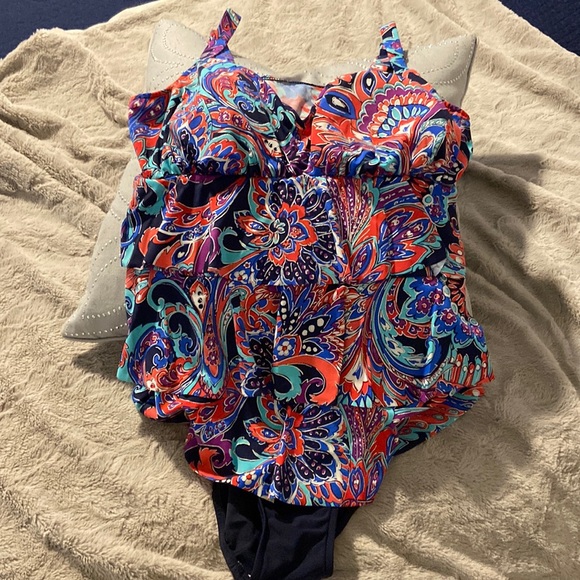 Size 16 richly colorful full piece swimsuit - Picture 1 of 5